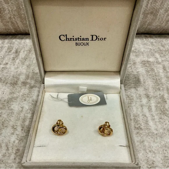 🔥SALE🔥!💎DIOR💎CLIP ON EARRINGS WITH ORIGINAL BOX AND TAG - Picture 5 of 7